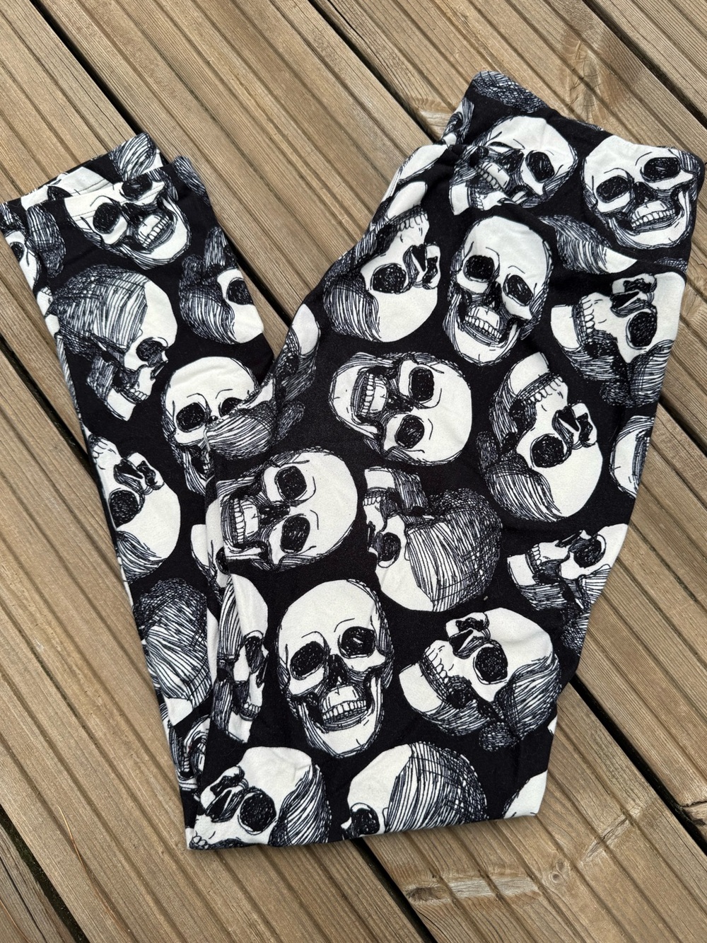 RARE - Lularoe Skull Print Leggings